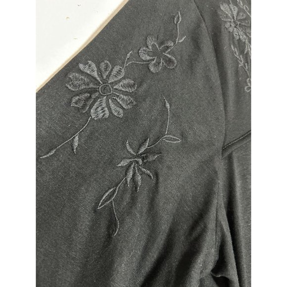 Cable & Gauge Short Sleeve Floral Accent Front Keyhole Top in Black - Sz M - Picture 3 of 6